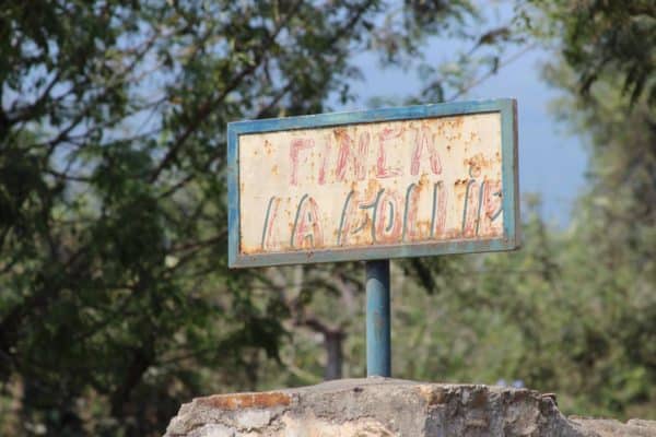 finca la follie sign